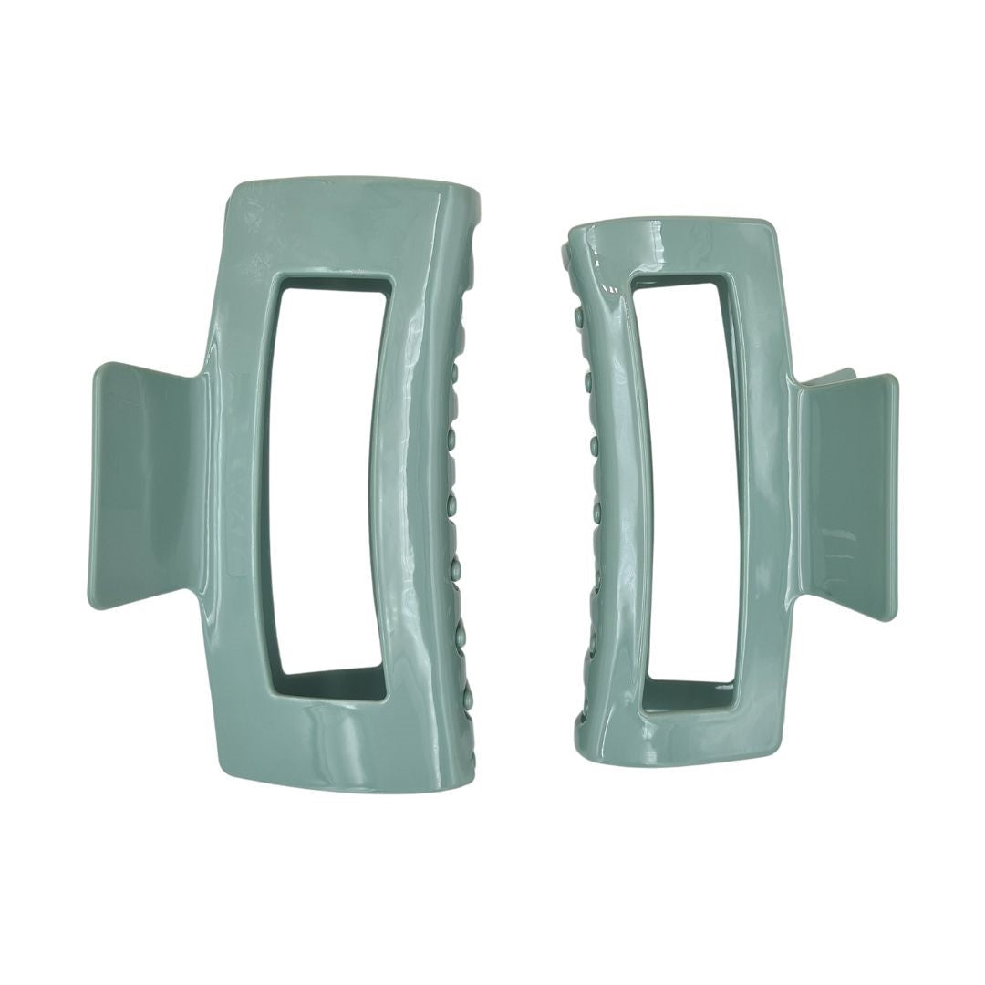 large claw clip in green extra large claw clip size is on the left and large claw clip is on the right